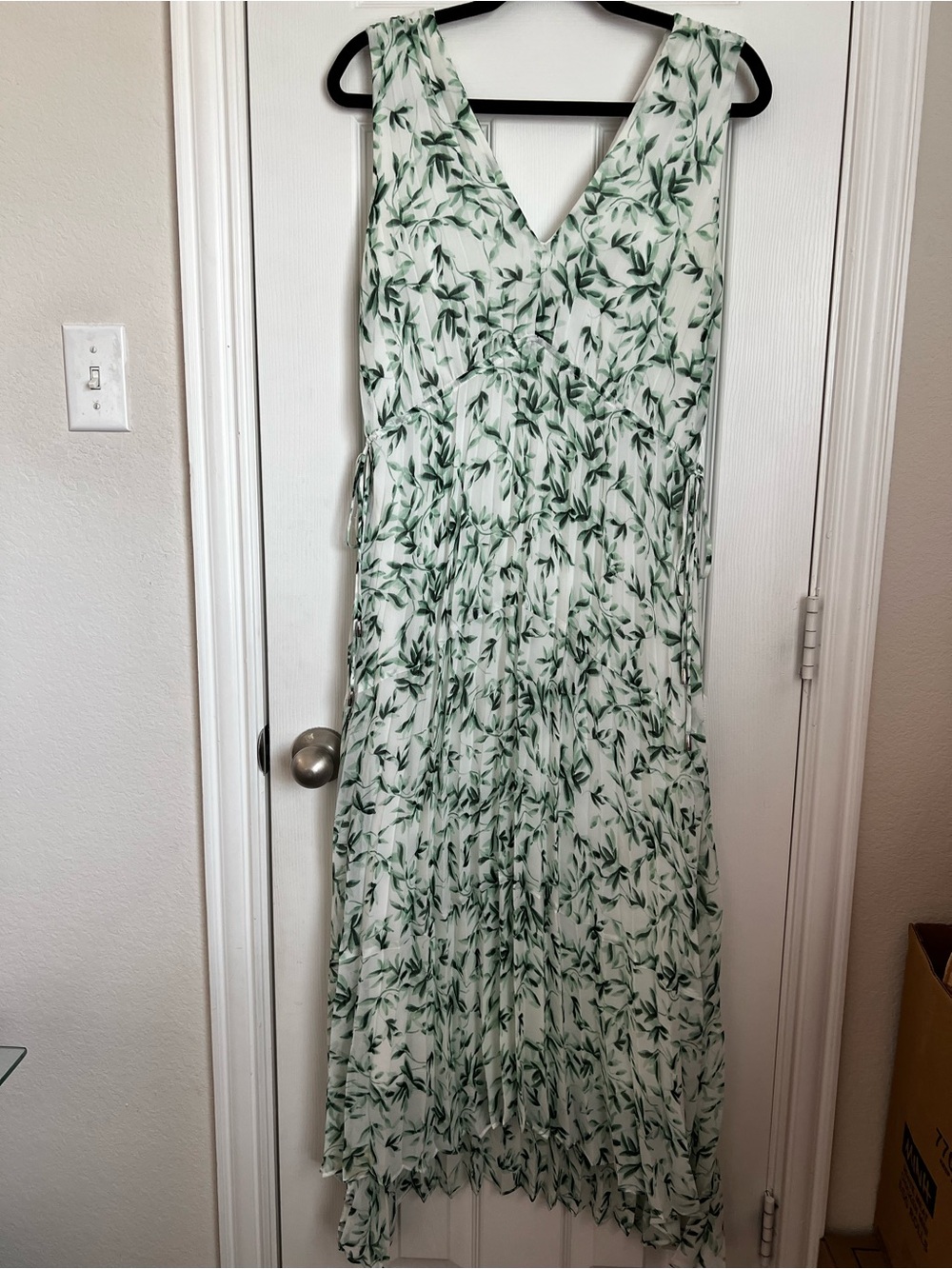 Just...Taylor White Maxi Dress with Green Leaf Print